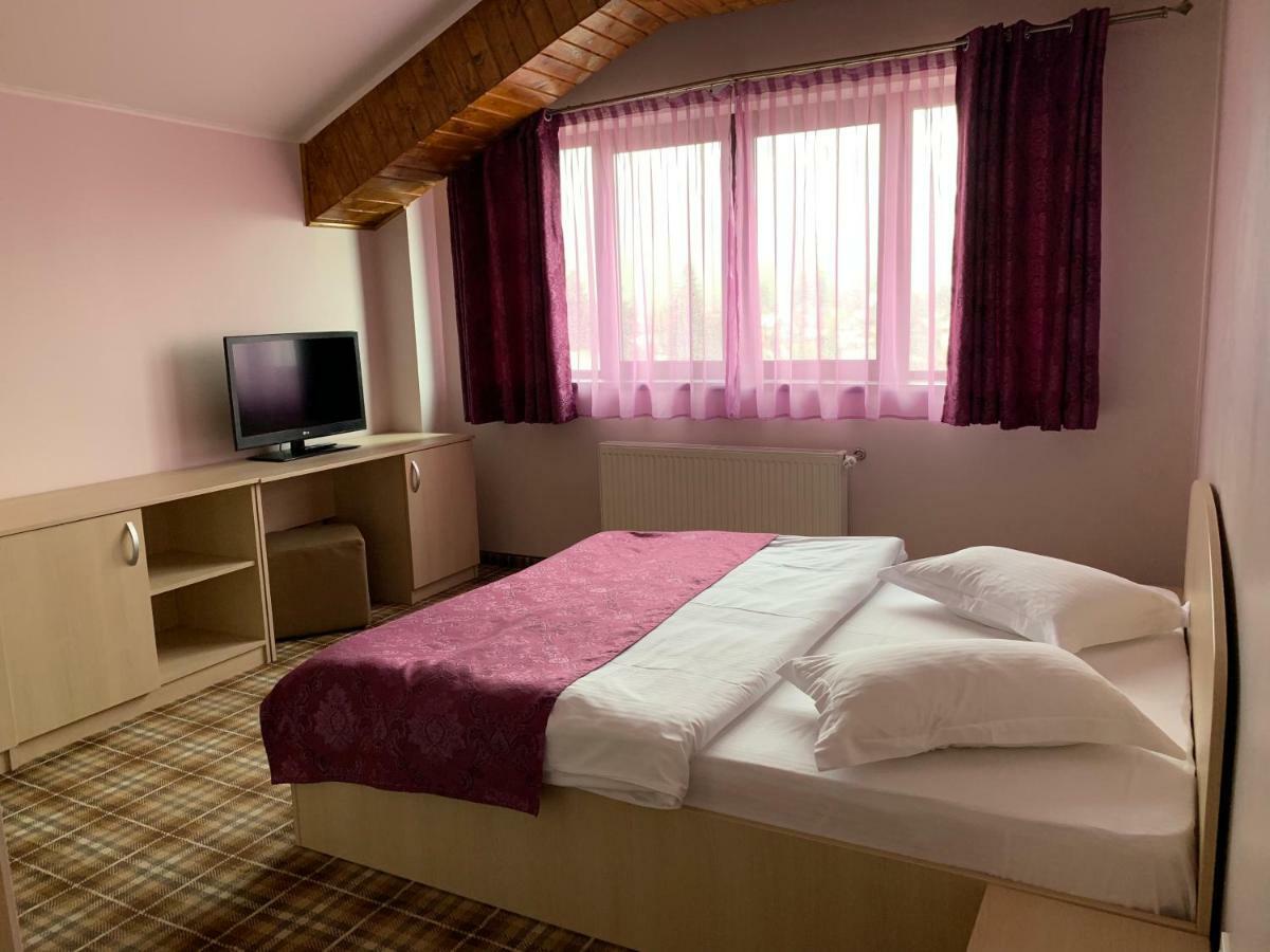 Hôtel Vila Curcubeu à Buşteni Extérieur photo