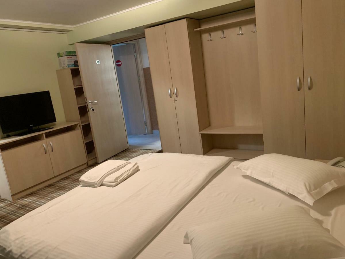 Hôtel Vila Curcubeu à Buşteni Extérieur photo