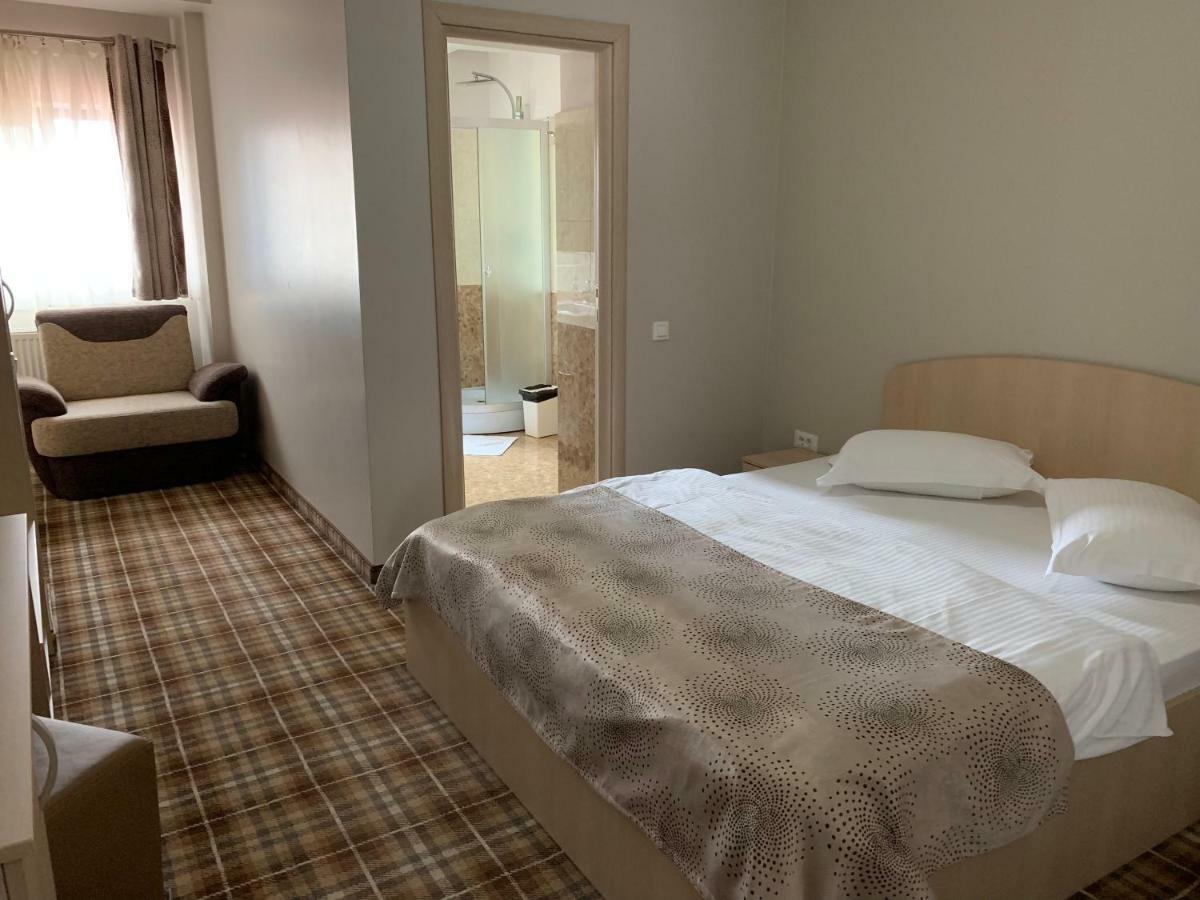 Hôtel Vila Curcubeu à Buşteni Extérieur photo